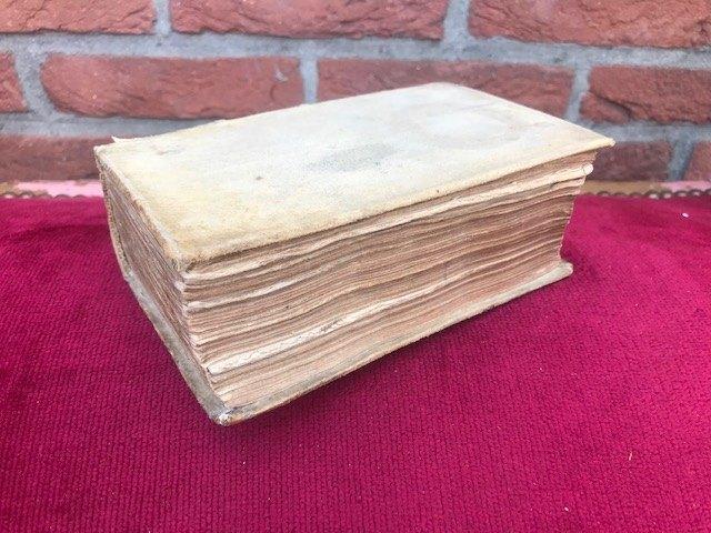 antiek boek, Karel de 12de, koning van Zweden, 1734, Antiek en Kunst, Antiek | Boeken en Bijbels, Ophalen of Verzenden