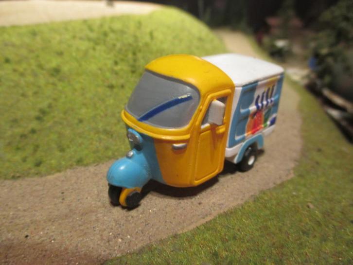 Vespa Piaggio Ape Scooter uit de '90er jaren SiSi reclame #1, Hobby en Vrije tijd, Modelauto's | 1:43, Zo goed als nieuw, Auto