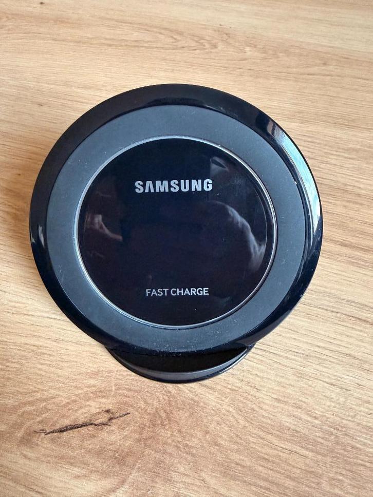Samsung Qi Wireless Charger Standard Pad 15W Fast Charging, Telecommunicatie, Mobiele telefoons | Telefoon-opladers, Zo goed als nieuw