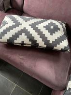 2 Langwerpige Kussens met Hoes, Huis en Inrichting, Ophalen, Zo goed als nieuw, Zwart, Rechthoekig