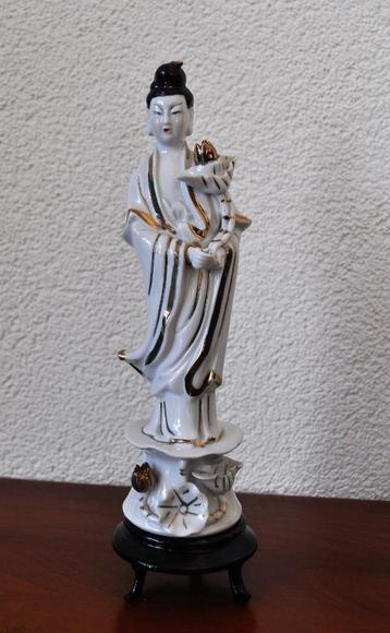 Vintage Beeld Guanyin Kwan Yin met Lotus Bloem Chip 19 cm beschikbaar voor biedingen