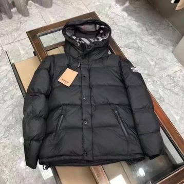 Burberry Puffer Jacket beschikbaar voor biedingen