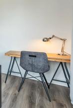 Steiger houten tafel/bureau met stalen onderstel, Huis en Inrichting, Bureaus, Zo goed als nieuw, Ophalen