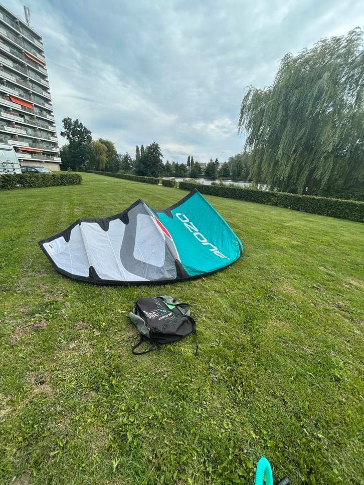 Ozone Edge V11 9m Kite - Zeer Goede Staat!, Watersport en Boten, Kitesurfen, Zo goed als nieuw, 9 m², Geen board, Ophalen of Verzenden