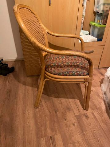 Rotan Stoel met Armleuning beschikbaar voor biedingen