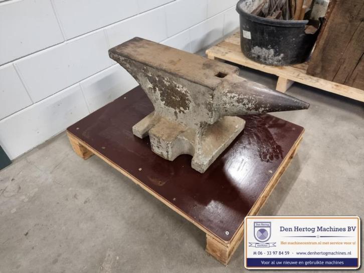Aambeeld 135kg klinkt goed met goede baan gereedschap, Doe-het-zelf en Verbouw, Gereedschap | Handgereedschap, Gebruikt, Ophalen