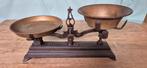 Antieke weegschaal met koperen/messing schaaltjes, Ophalen of Verzenden