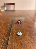 Dinky Toy Meccano verkeersbord "inhaalverbod", Ophalen of Verzenden, Gebruikt, Overige typen, Dinky Toys