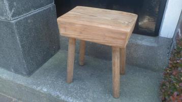 Houten MELKKRUK 32,5 cm. hoog kruk, krukje, tafeltje beschikbaar voor biedingen