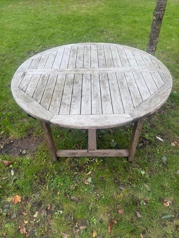 Uitschuifbare teakhouten tuintafel beschikbaar voor biedingen