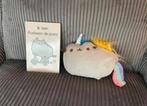 Pusheen boek en regenboog knuffel eenhoorn grijze kat poes, Ophalen of Verzenden, Zo goed als nieuw, Poes