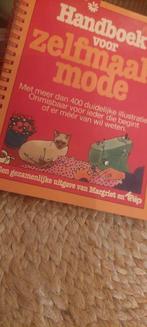 HANDBOEK KLEDING LEREN NAAIEN VAN KNIP +BOEKJE MET NAAI TIPS, Ophalen of Verzenden, Gebruikt, Overige typen