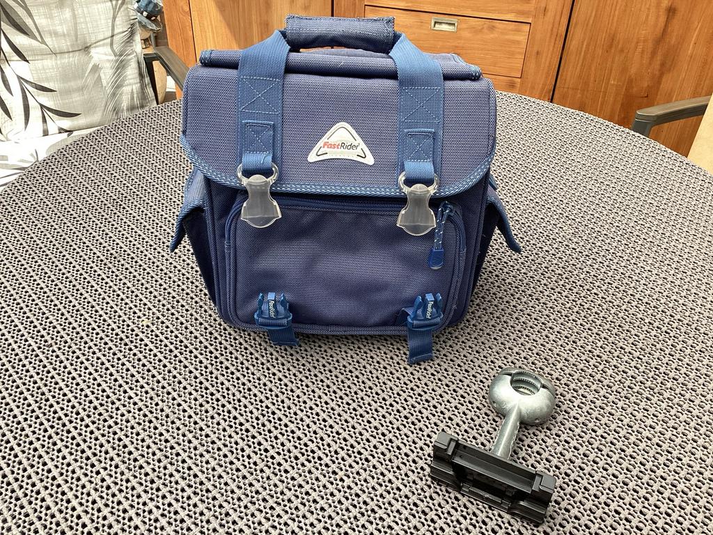 FastRider fietsstuurtas blauw met slot en bevestiging, Fietsen en Brommers, Fietsaccessoires | Fietstassen, Ophalen of Verzenden