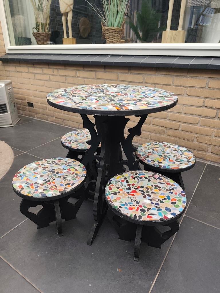 Unieke Handgemaakte Mozaïek Set – Tafel + 4 Krukjes, Ophalen of Verzenden, Gebruikt, Rond, Overige materialen