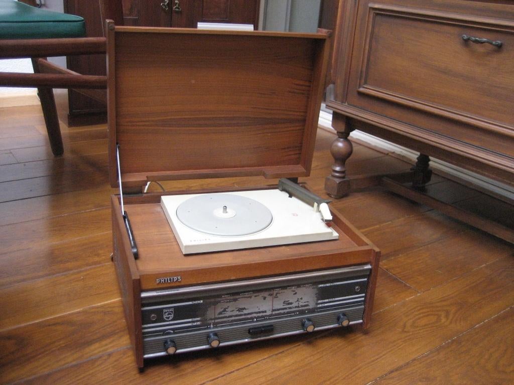Philips sixties platenspeler radio verstreker en boxen, Ophalen of Verzenden, Gebruikt, Platenspeler, Philips