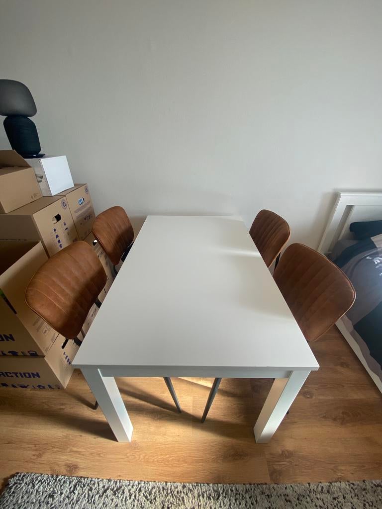 IKEA BJURSTA - Witte uitschuifbare tafel, Huis en Inrichting, Complete inboedels, Ophalen