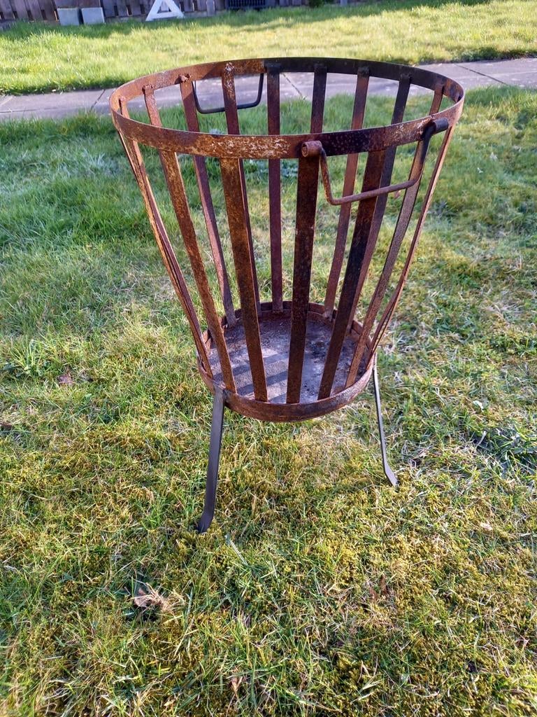 Metalen vuurkorf, Ophalen
