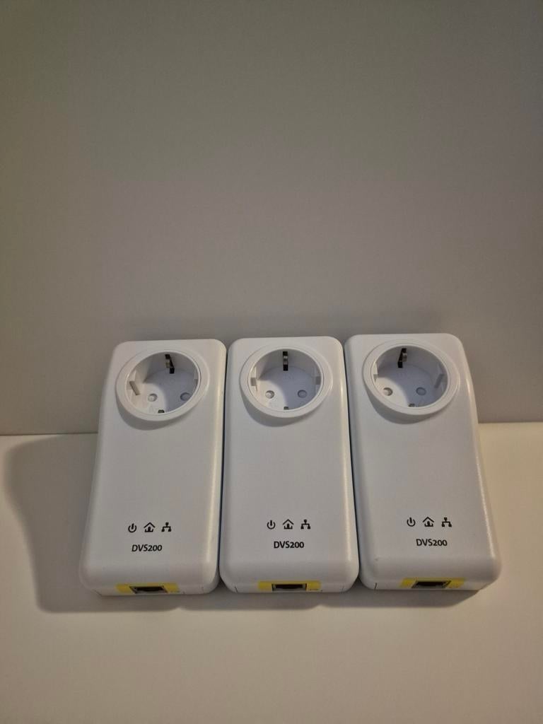 DVS200 Wifi Powerline Adapters 3 stuks, Computers en Software, Powerlines, Ophalen of Verzenden, Zo goed als nieuw, Devolo