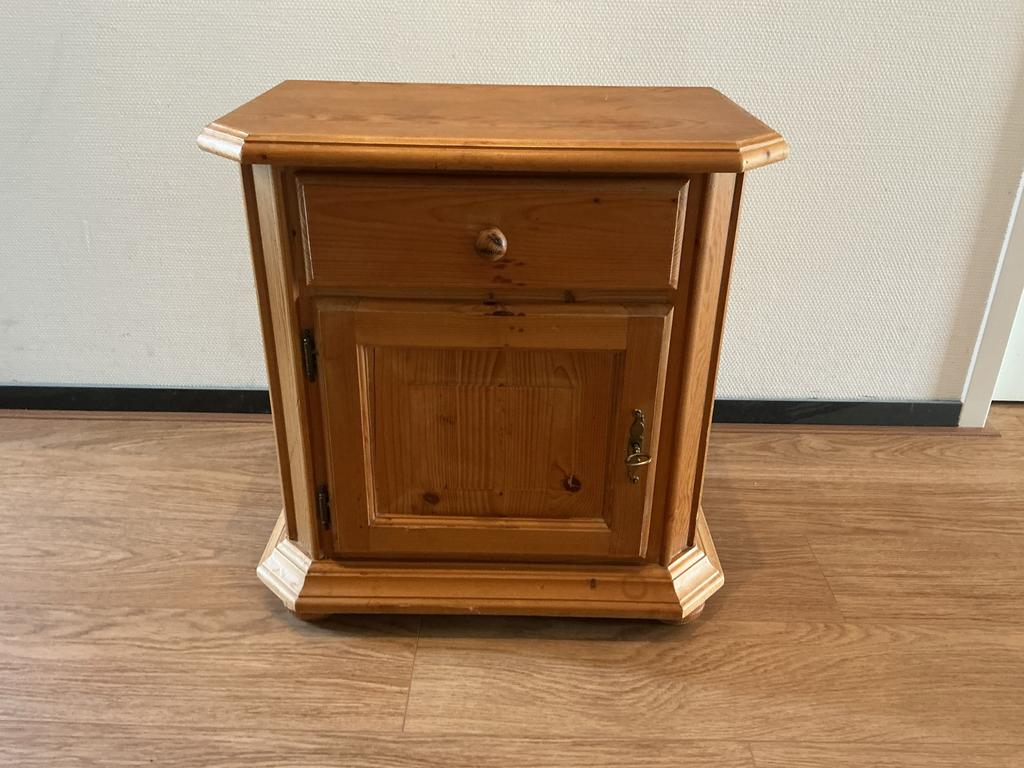 Massief grenen kastje met lade en afsluitbare deur, Ophalen, Gebruikt, 55 tot 70 cm, 45 tot 65 cm