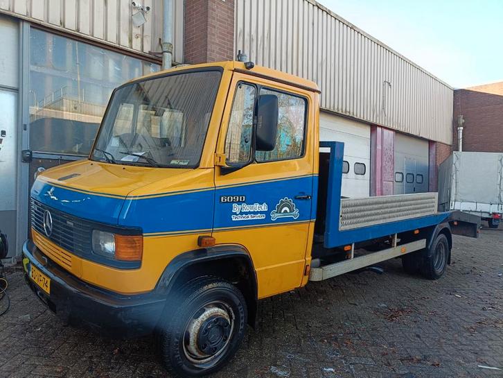 Mercedes 609D Oprijwagen, Auto's, Bestelauto's, Bedrijf, Diesel, Euro 1, Handgeschakeld, Blauw, Bruin, Leder en Stof, Achterwielaandrijving