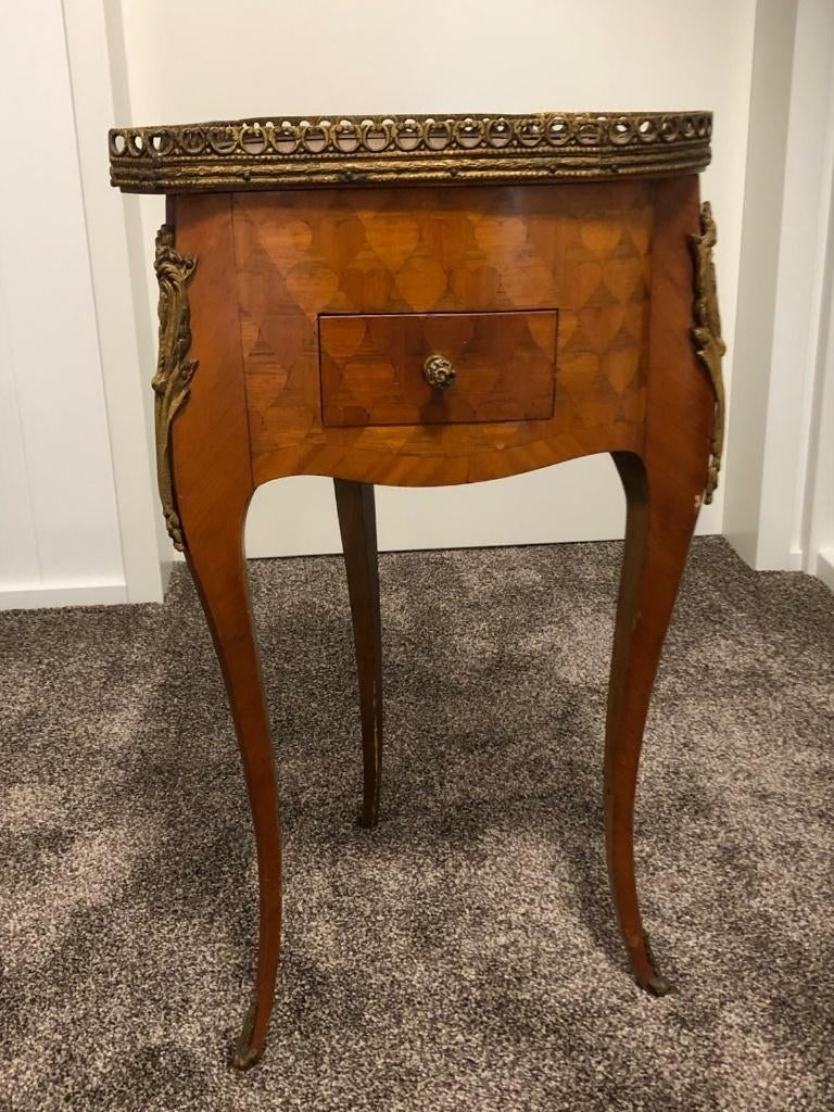 Klassiek/barok bijzettafeltje, Huis en Inrichting, Tafels | Bijzettafels, Ophalen, Minder dan 55 cm, Gebruikt, 60 cm of meer