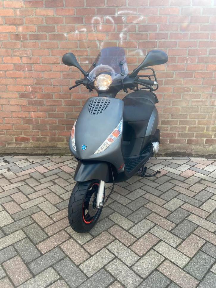 Piaggio Zip 4T 50cc I-Get 2021 brom zo goed als nieuw, Fietsen en Brommers, Scooters | Piaggio, Nieuw, Zip, Maximaal 45 km/u, Benzine