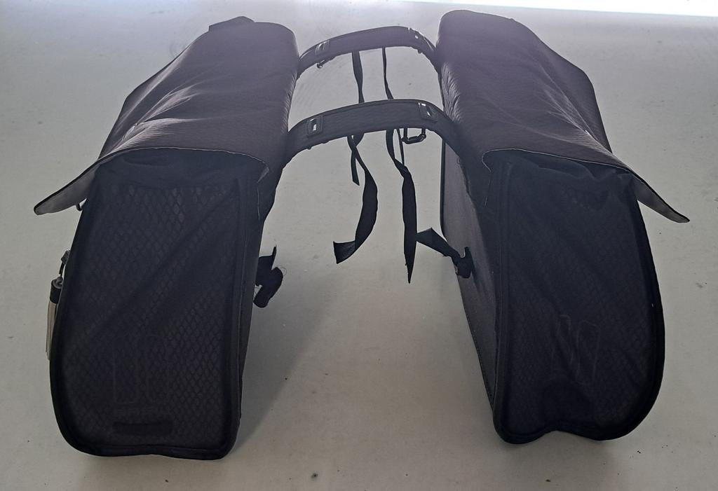 Fietstassen (dubbel) met extra laptopvak, Fietsen en Brommers, Fietsaccessoires | Fietstassen, Ophalen, Zo goed als nieuw