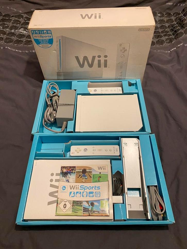 Wii set met doos, 2 Controllers & Wii Sports game, Spelcomputers en Games, Spelcomputers | Nintendo Wii, Zo goed als nieuw, Ophalen of Verzenden