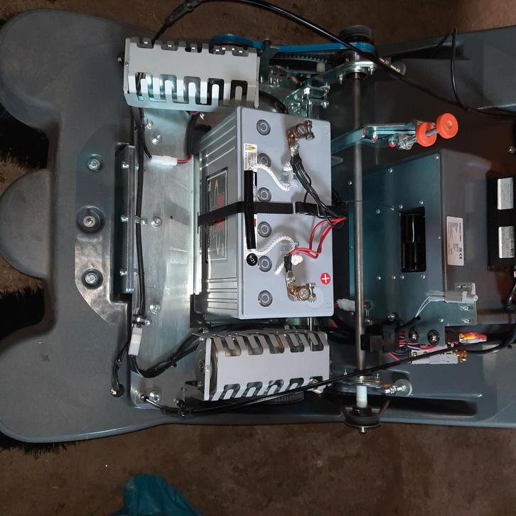 Taski Balimat 3300 Veegmachine, Tuin en Terras, Veegmachines, Zo goed als nieuw, Ophalen of Verzenden