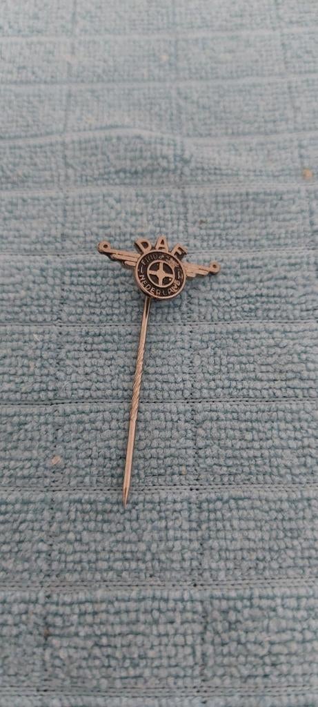 Vintage DAF Nederland Speldje - Zilverkleurig, Sieraden, Tassen en Uiterlijk, Overige materialen, Gebruikt, Minder dan 4 cm, Ophalen of Verzenden