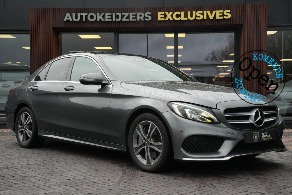 Mercedes-Benz C-klasse 350 e AMG Luchtvering Panoramadak Cru, Auto's, Mercedes-Benz, Achterwielaandrijving, Gebruikt, Euro 6, Hybride Elektrisch/Benzine