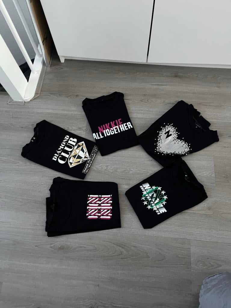 Nikki t-shirts maat 34/36 zo goed als nieuw, Kleding | Dames, T-shirts, Ophalen, Zo goed als nieuw, Maat 34 (XS) of kleiner