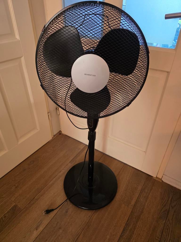 Inventum ventilator, Witgoed en Apparatuur, Ventilatoren, Ophalen, Zo goed als nieuw, Statiefventilator