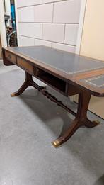 Notenhouten tafel met blauw leder inlegblad, Ophalen
