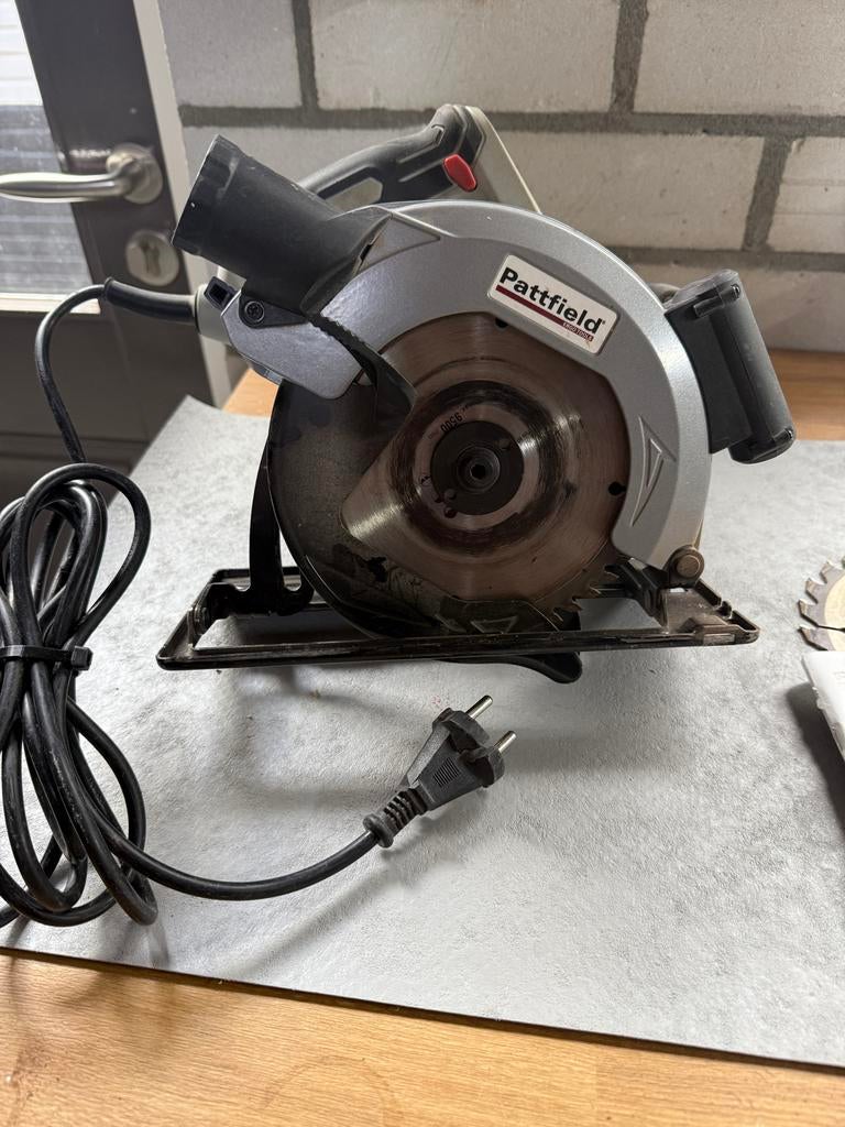 Pattfield Cirkelzaag 1200W - Krachtig en Betrouwbaar, Gebruikt, Cirkelzaag, Ophalen of Verzenden, 30 tot 70 mm