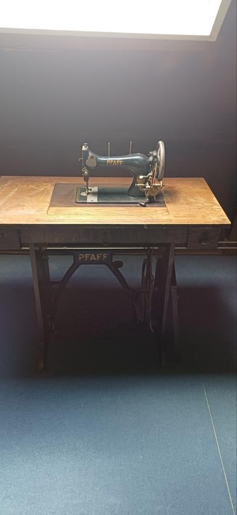 Antieke trap naaimachine pfaff begin 1920, Antiek en Kunst, Antiek | Naaimachines, Ophalen of Verzenden