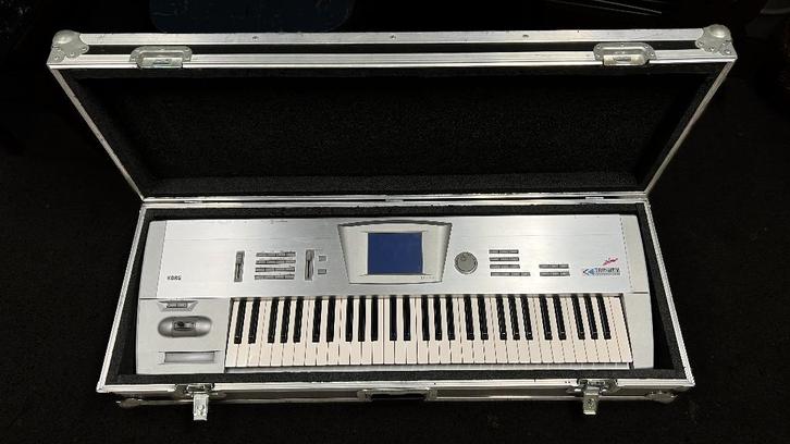 Korg Trinity Plus workstation & flightcase, Muziek en Instrumenten, Synthesizers, Gebruikt, 61 toetsen, Korg, Met koffer of flightcase