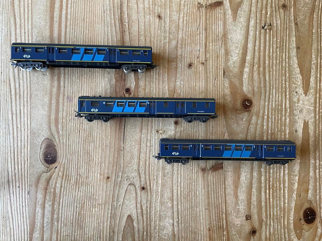 Drie Ns rijtuigen HO Lima, Gelijkstroom, -, -, Wagon