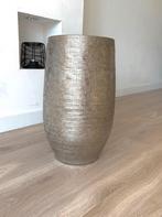 Zilveren bloempot vaas met gouden accenten - 50cm, Overige materialen, Overige kleuren, 50 tot 75 cm, Ophalen of Verzenden