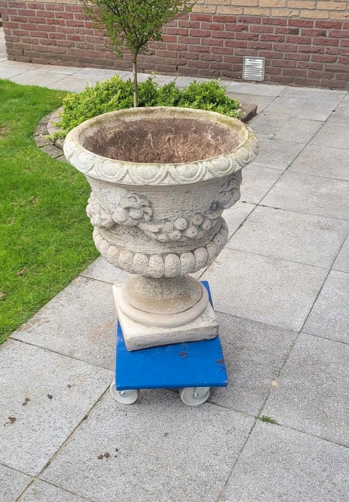Klassieke stenen tuinvaas / plantenbak, Tuin en Terras, Tuinvazen, Gebruikt, Ophalen of Verzenden