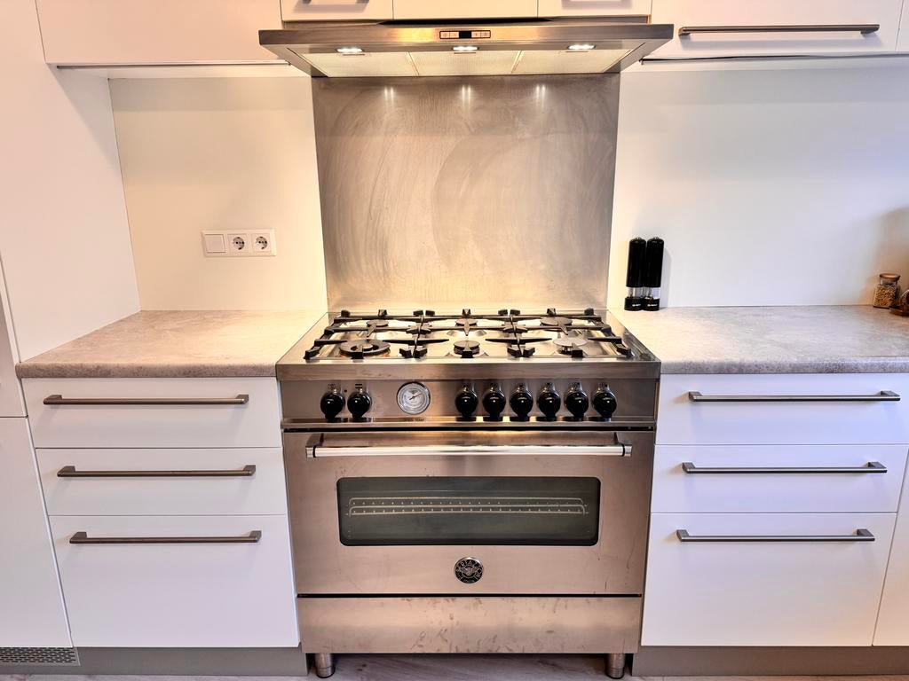 Bertazzoni Fornuis met Gas Kookplaat en Oven, Witgoed en Apparatuur, Fornuizen, Ophalen, Hete lucht, 60 cm of meer, Zo goed als nieuw