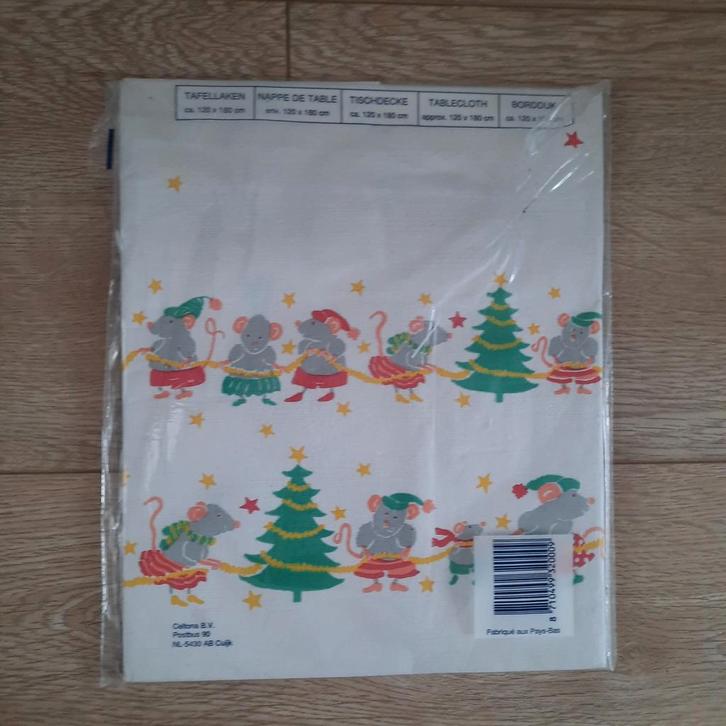 Tafellaken tafelkleed van papier in dichte verpakking, Diversen, Kerst, Nieuw, Ophalen of Verzenden