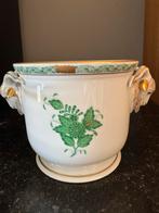 Herend  porseleinen plantenbak met leeuwenkoppen, Verzenden