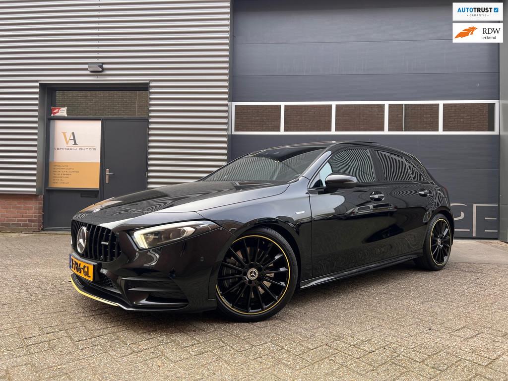 Mercedes-Benz A-klasse 250 Premium Plus Night Edition Automa, Auto's, Gebruikt, 4 cilinders, Zwart, 725 kg