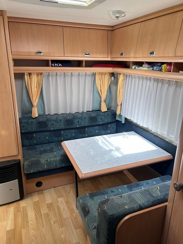 Hobby de luxe 440sf met wat hagelschade en nieuwe voortent, Caravans en Kamperen, Caravans, Rondzit, Particulier, Tot en met 4