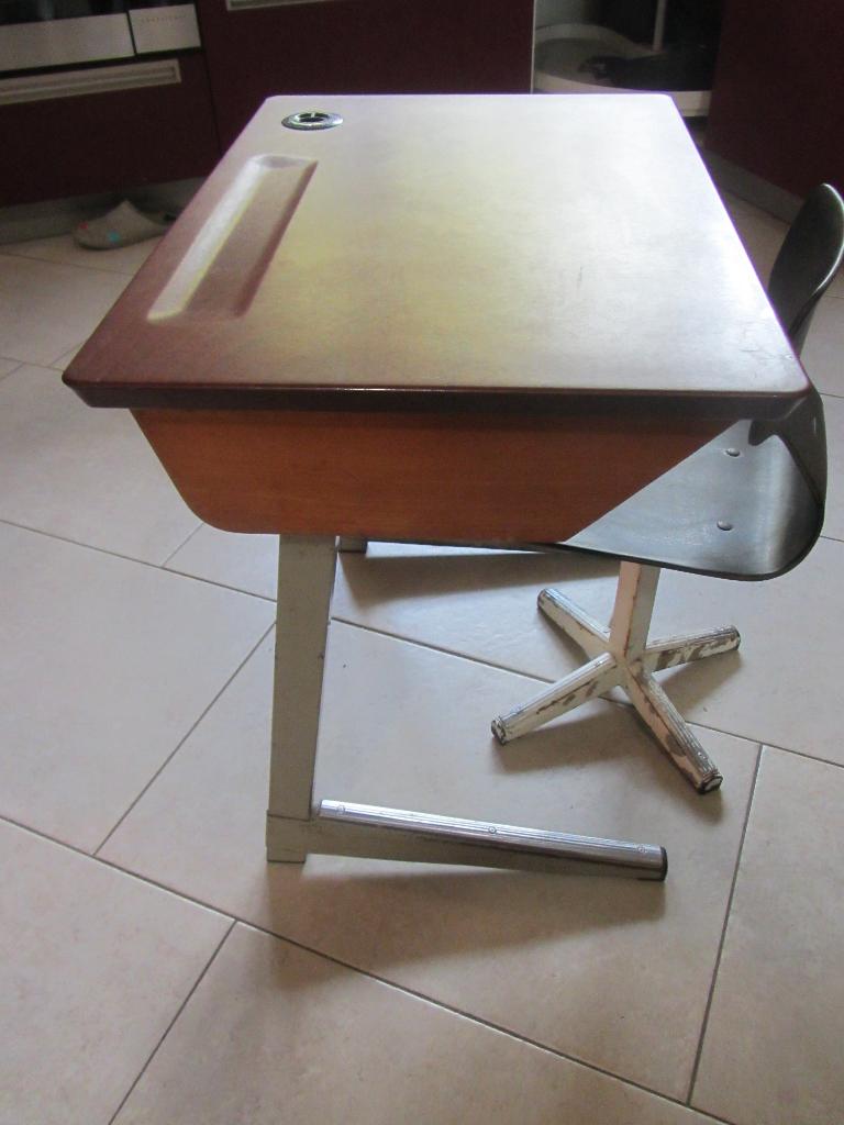 Vintage schoolbankje / bureau, Ophalen