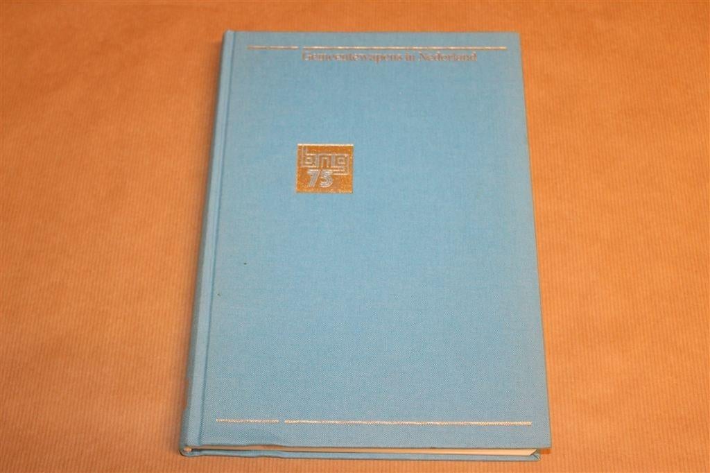 Gemeentewapens in Nederland. 1914-1989., Ophalen of Verzenden, Tweede Wereldoorlog, Zo goed als nieuw, Overige onderwerpen