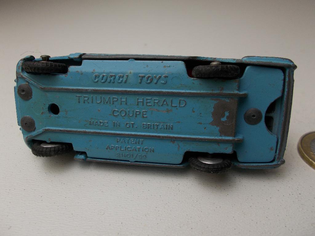 1961 Corgi Toys 231 TRIUMPH HERALD COUPE (Opknapper.), Ophalen of Verzenden, Gebruikt, Auto, Corgi