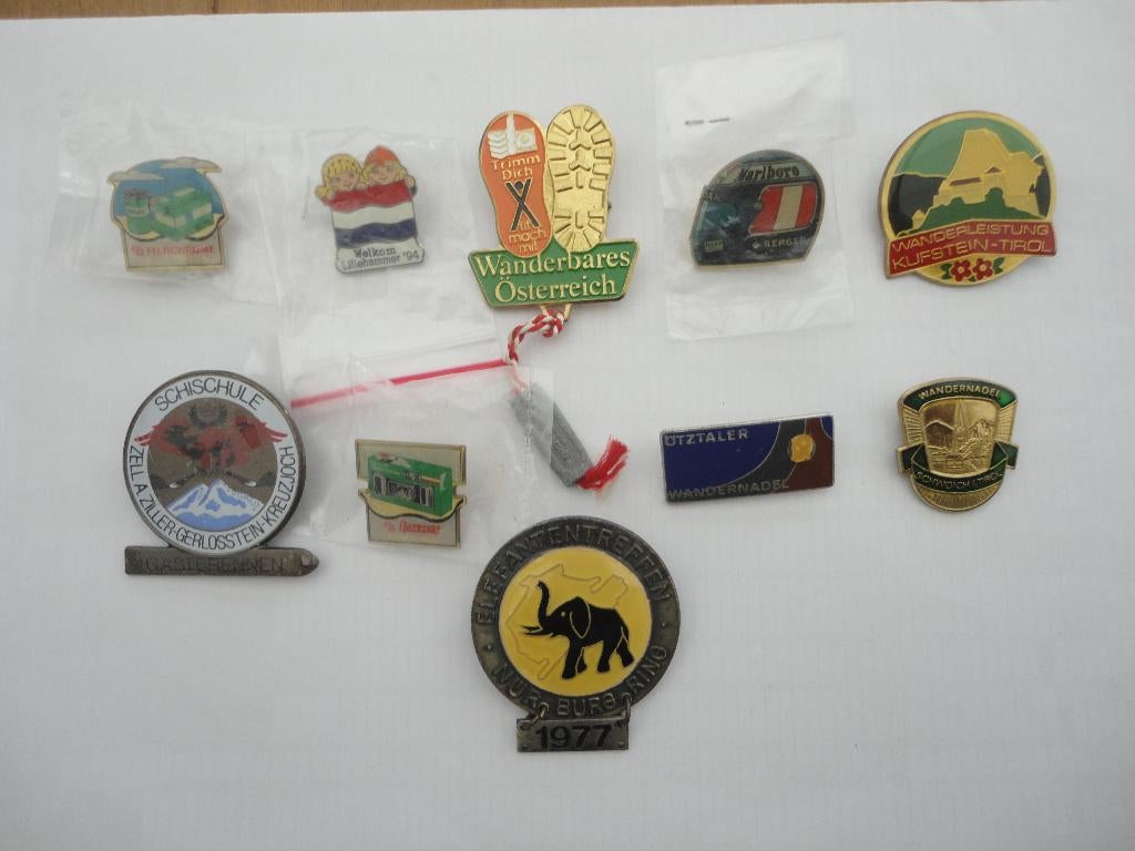 10 pins c.q. broches uit Oostenrijk - Duitsland etc, Verzamelen, Speldjes, Pins en Buttons, Ophalen of Verzenden, Gebruikt, Stad of Land
