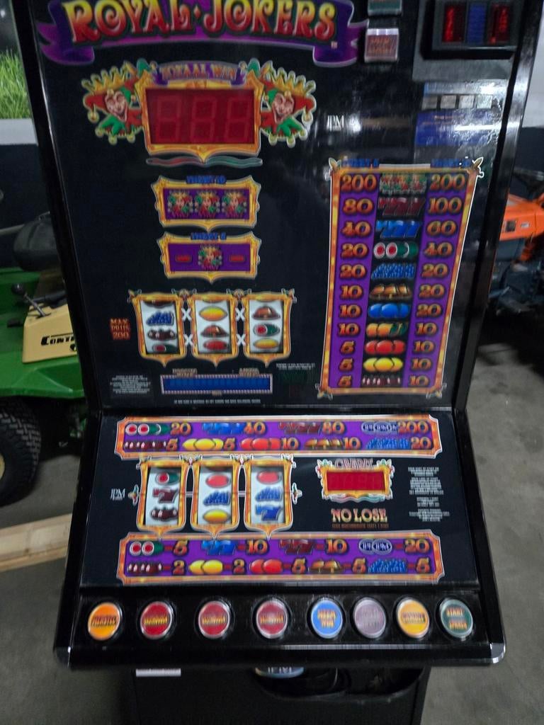 fruitautomaat gokkast Royal jokers euros, Verzamelen, Automaten | Gokkasten en Fruitautomaten, Ophalen, Gebruikt, Met sleutels